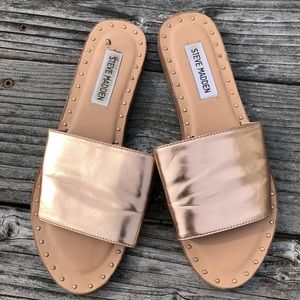 •STEVE MADDEN rose gold slides•